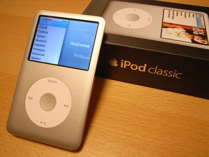 Apple прекратила выпуск классического iPod . Изображение № 1.