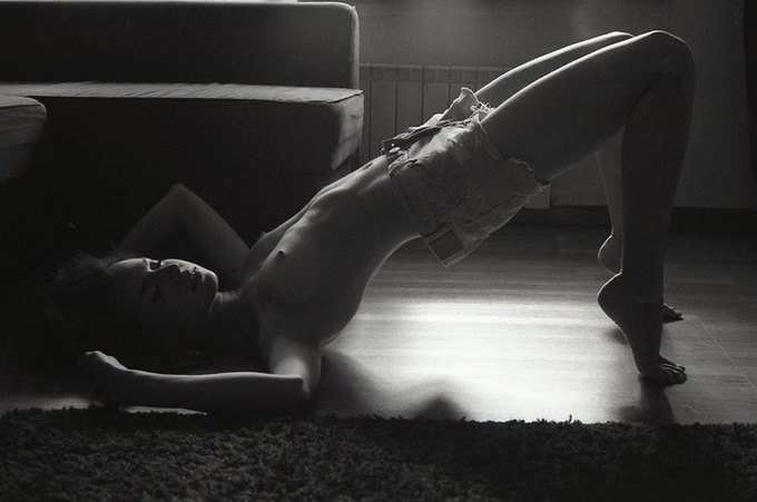 Вышел первый номер эротического журнала MEOW Magazine. Изображение № 3.