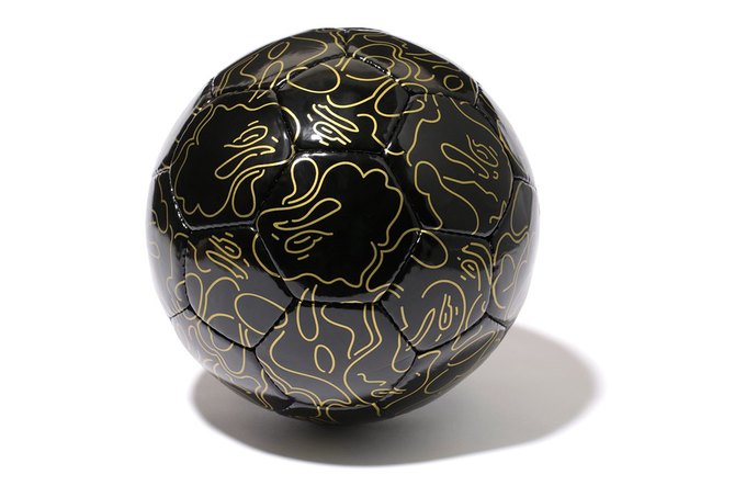 Марка A Bathing Ape представила коллекцию, посвящённую чемпионату мира по футболу в Бразилии. Изображение № 1.