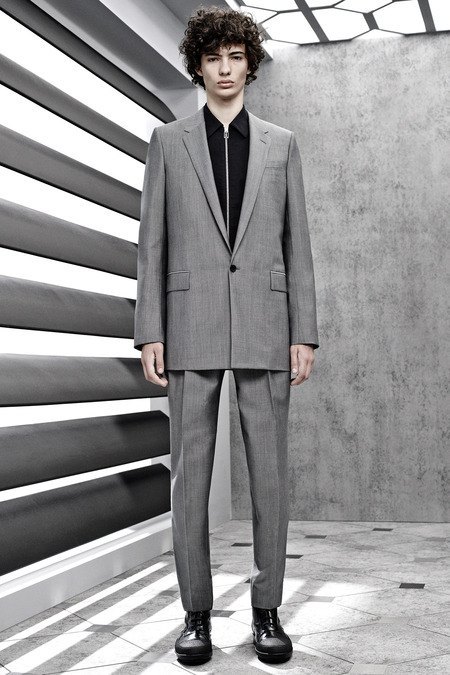 Французский бренд Balenciaga опубликовал лукбук новой коллекции. Изображение № 14.