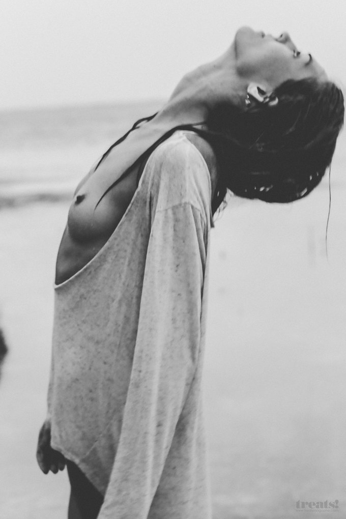 Шведская модель Ханна Стурше снялась для журнала Treats!. Изображение № 1.