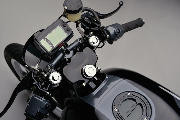 Мастерская Kustom Research представила новый каферейсер на базе Honda CX500. Изображение № 8.