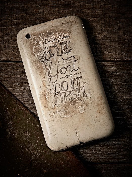 Killing for Peace: Гравировки на телефонах американских солдат. Изображение № 2.