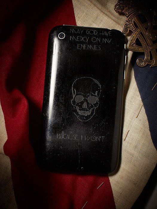 Killing for Peace: Гравировки на телефонах американских солдат. Изображение № 1.