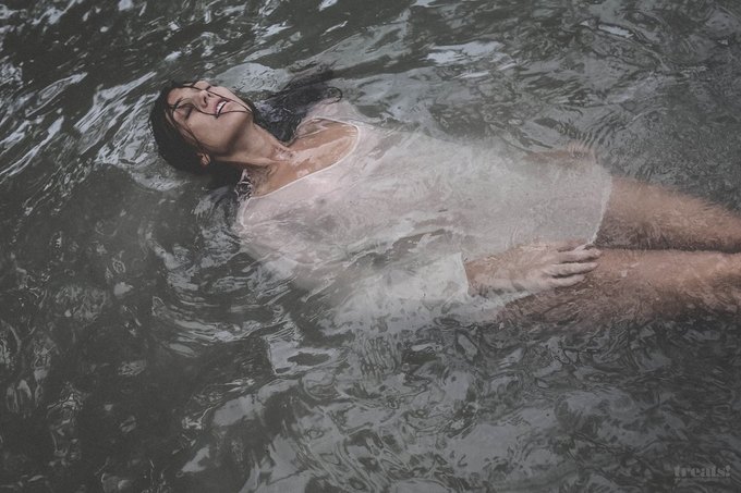 Шведская модель Ханна Стурше снялась для журнала Treats!. Изображение № 4.