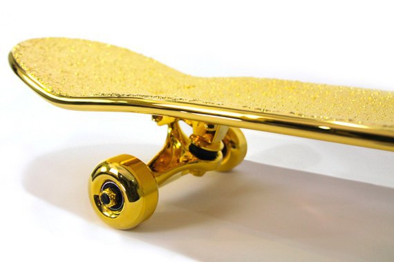 Марка Shut представила золотой скейтборд. Изображение № 2.