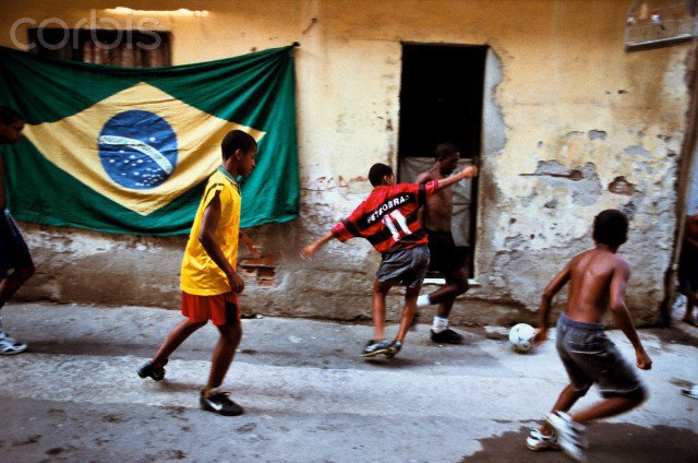 Жители бразильских трущоб проведут собственный чемпионат мира по футболу. Изображение № 1.
