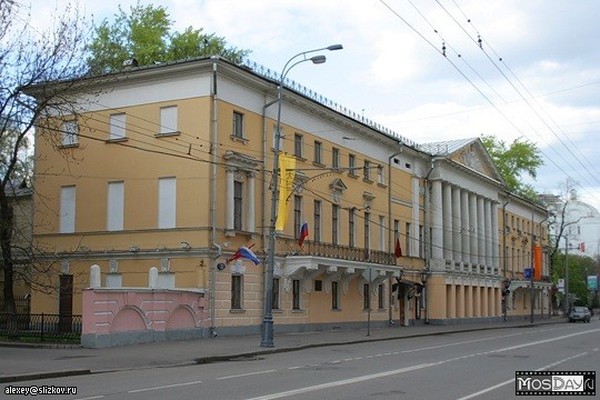 В монастырь со своим уставом нельзя, лучше в школу. Изображение № 1.