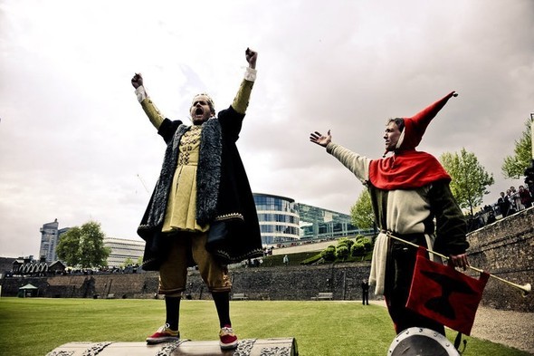 Пирушка в Тауэре или планёрка в сталинском бункере?. Изображение № 3.