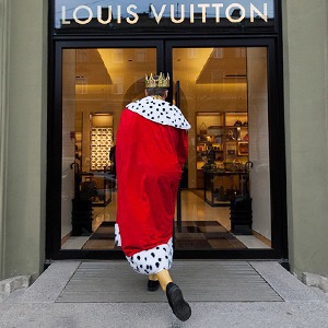 Активист Гринпис пикетирует у бутика Louis Vuitton — Город на The Village