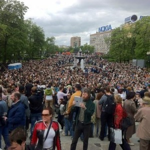 Литераторы и больше десяти тысяч их читателей прогулялись по московским бульварам — Ситуация translation missing: ru.desktop.posts.titles.on The Village