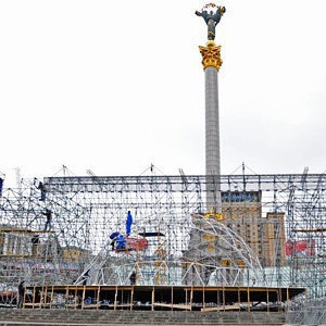 Новогодняя ночь в Киеве: Футбольные ворота на Майдане, шоу огней и метро до утра — Ситуация на The Village