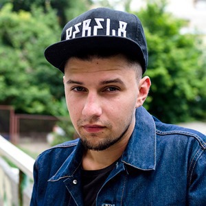 Внешний вид (Киев): Юра Сергеев, мастер в барбершопе Firm — Внешний вид translation missing: ru.desktop.posts.titles.on The Village