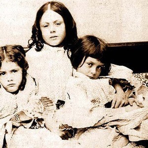 В Киев привезли фотографии автора «Алисы в Стране чудес» — События на The Village