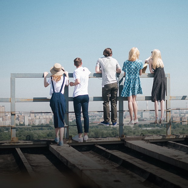 На уровне неба: 5 комплектов одежды для тёплых дней в Москве — Съёмки translation missing: ru.desktop.posts.titles.on The Village