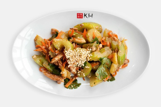 Тайваньский салат с курицей, овощами и кунжутным соусом
— Рецепты шефов на The Village