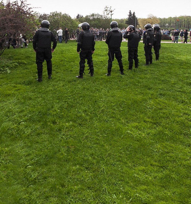 Фоторепортаж: Геи против ультраправых на Марсовом поле — Фоторепортаж translation missing: ru.desktop.posts.titles.on The Village