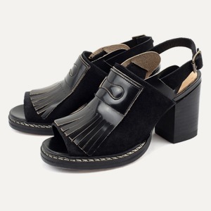Поло Fred Perry, платье Vika Gazinskaya, рюкзак Herschel — Что надеть на The Village