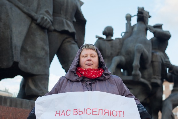 «Они захватили наш дом»: Почему бюджетники перекрыли Тверскую
— Люди в городе на The Village