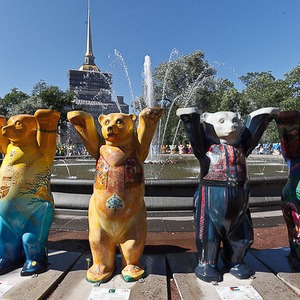 В Александровском саду выставили медведей United Buddy Bears — События на The Village