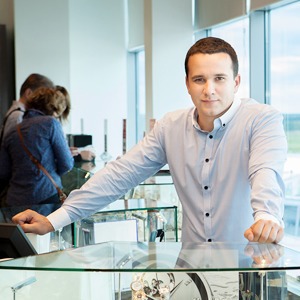 Как подбирают продавцов в Duty Free — Первые лица на The Village