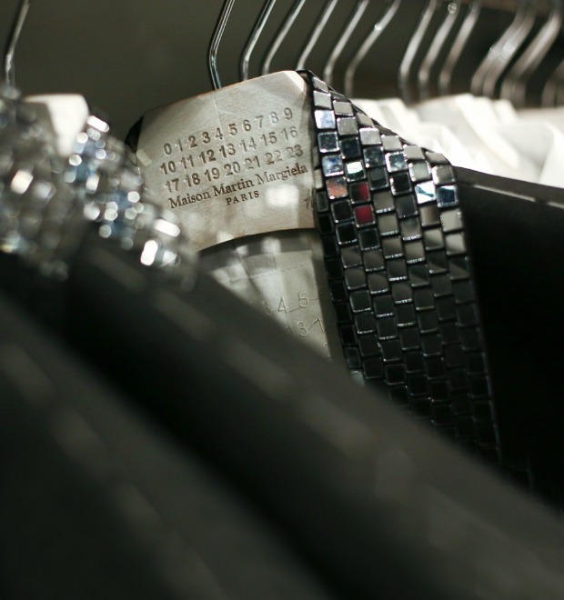 Вклад в МММ: Начало продаж коллекции Maison Martin Margiela x H&M — Магазины translation missing: ru.desktop.posts.titles.on The Village