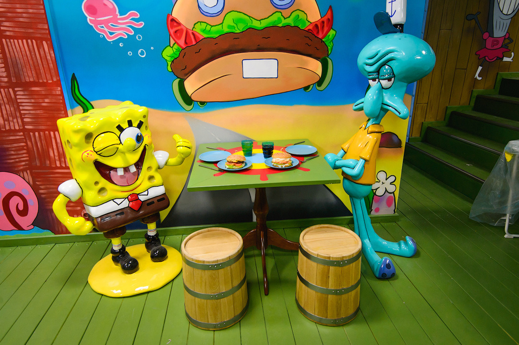 На Арбате открылось фан-кафе Спанч Боба «Красти Краб» — The Village