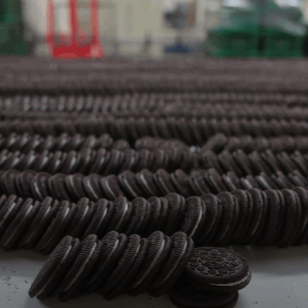 Как делают печенье Oreo — Производственный процесс на The Village