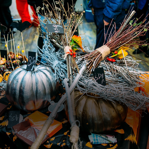 Happy Halloween, «Искусство и вино» и марафонские гонки радиоуправляемых автомобилей — Выходные в городе на The Village