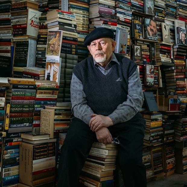 Старожилы книжной ярмарки в ДК имени Крупской (Петербург) — Люди в городе на The Village