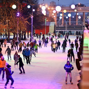 Бегущий на лезвиях: Первые посетители катка в парке Горького — Люди в городе на The Village