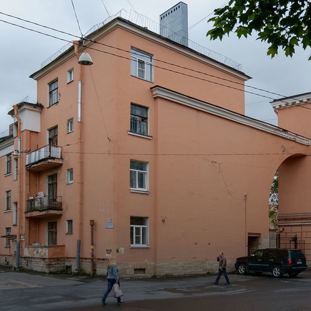 Как художники проводят спектакли-экспедиции по Нарвской заставе — Фоторепортаж на The Village