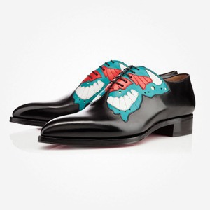 Что надеть: Ботинки Christian Louboutin, футболка Brixton, свитшот J.W. Anderson — Что надеть на The Village
