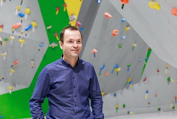 Безопаснее футбола: На кого рассчитан открывшийся в Иркутске скалодром — Индустрия на The Village