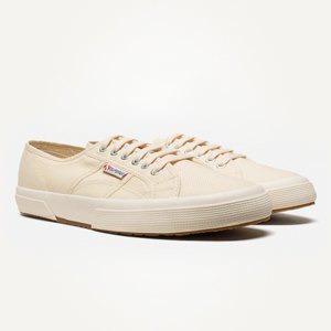 Юбка Marni, кеды Superga, водолазка Golden Goose — Что надеть на The Village