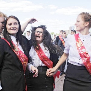 Фоторепортаж: «Последний звонок» в Москве — Фоторепортаж на The Village