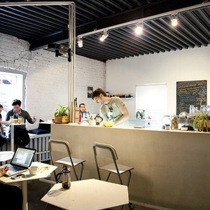 Общая кухня: Кафе-бар Iskra, кафе «Молоко», Genius Bar и Cafe Brocard на «Флаконе» — Рестораны на The Village