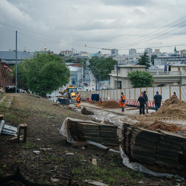 Любовь к самокопанию: Масштабные ремонтные работы в центре Москвы — Фоторепортаж на The Village