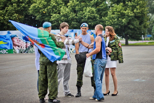 Фоторепортаж: День ВДВ в парке Горького. Изображение № 21.