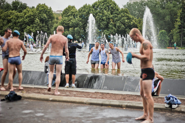 Фоторепортаж: День ВДВ в парке Горького. Изображение № 23.