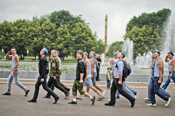 Фоторепортаж: День ВДВ в парке Горького. Изображение № 11.