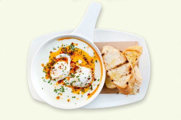 Завтраки дома: Яйца по-турецки и яйца бенедикт из Saxon + Parole. Изображение №2.