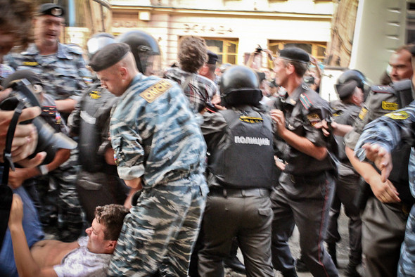 Copwatch: действия полиции на «сидячем» митинге «Стратегии-31» на Триумфальной площади. Изображение № 29.