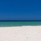 Что на фотографии — пляж или дверь?